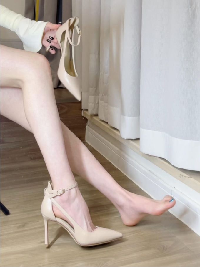 细跟 高跟 尖头 低帮 袢扣 浅口鞋 皮革 