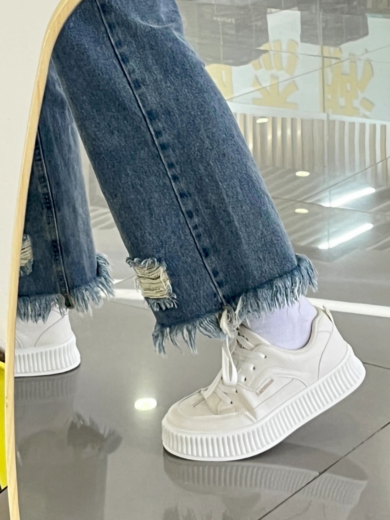 平底 圆头 低帮 系带 深口鞋 皮革  - VALI鞋履AI设计主图