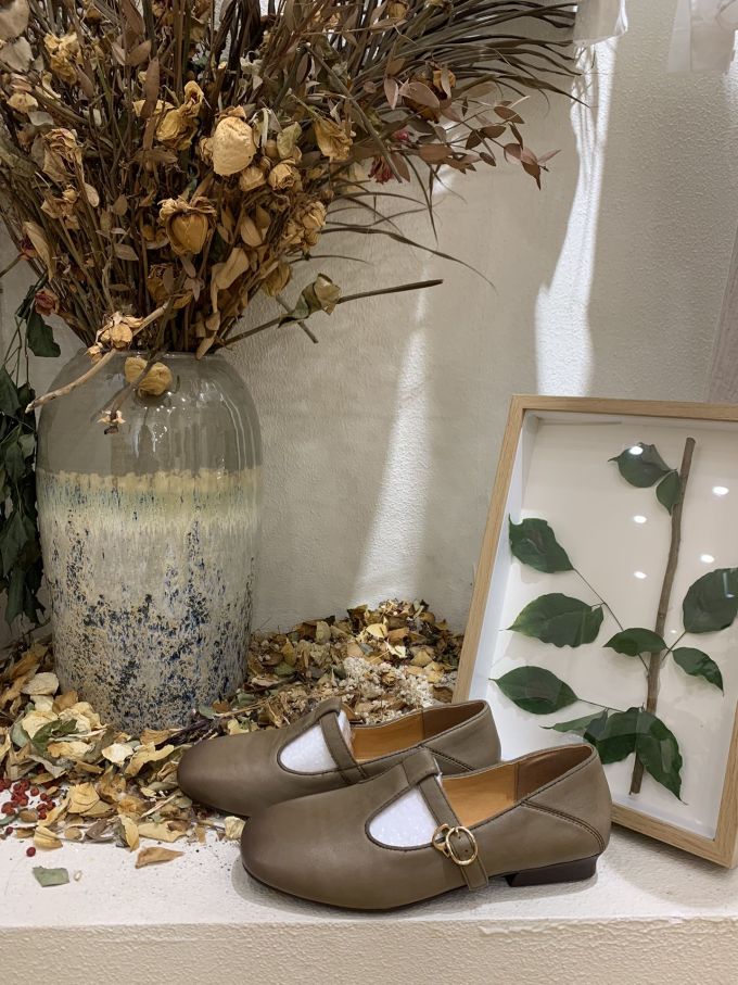 粗跟 低跟 圆头 低帮 袢扣 中口鞋 皮革 