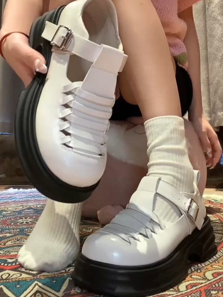 中跟 圆头 低帮 袢扣 中口鞋 皮革  - VALI鞋履AI设计主图