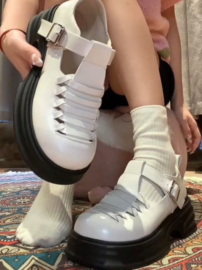 中跟 圆头 低帮 袢扣 中口鞋 皮革 