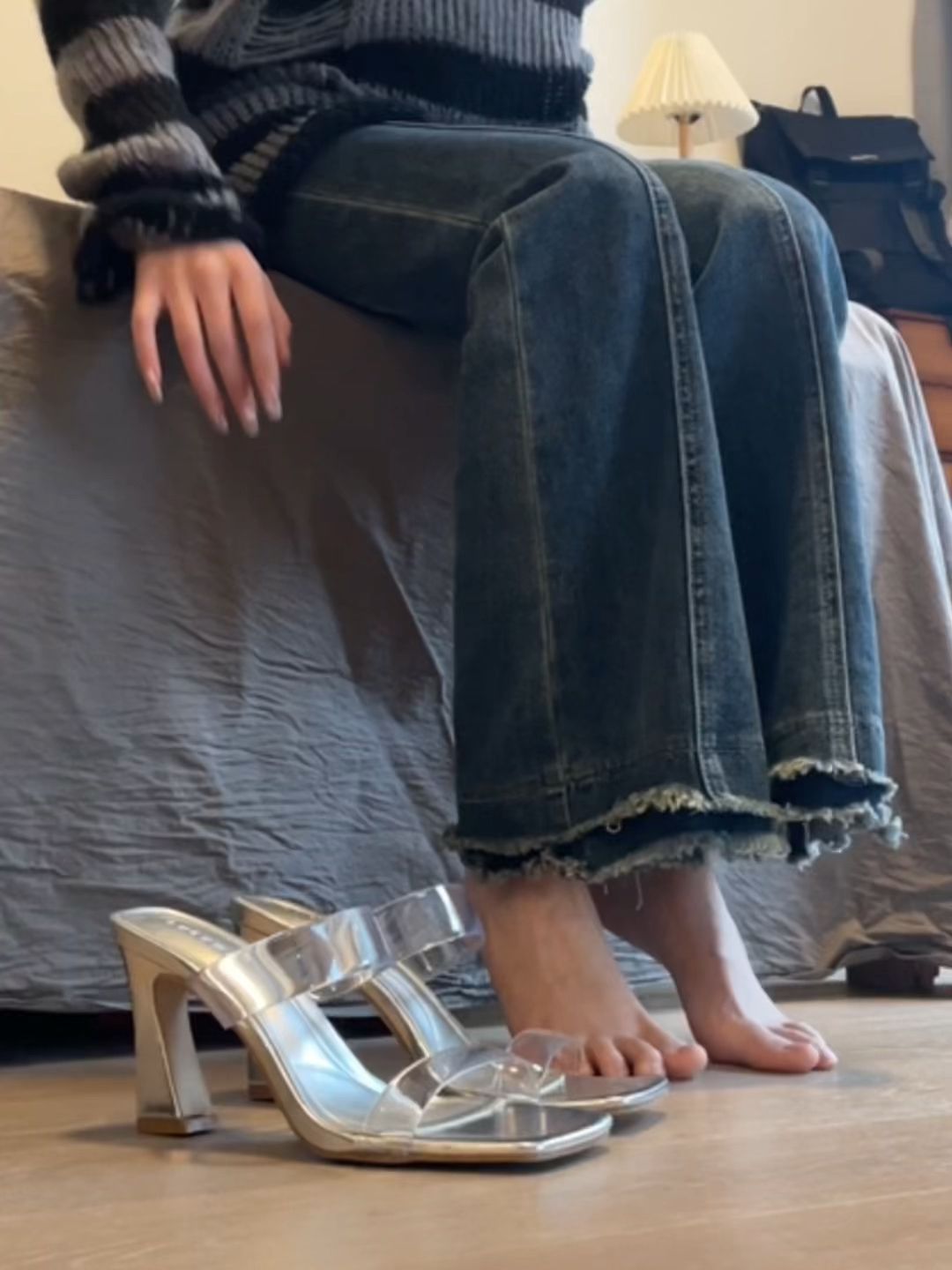 牛仔面料 X型 洗水 毛边 深蓝黑色  - VALI鞋履AI设计主图