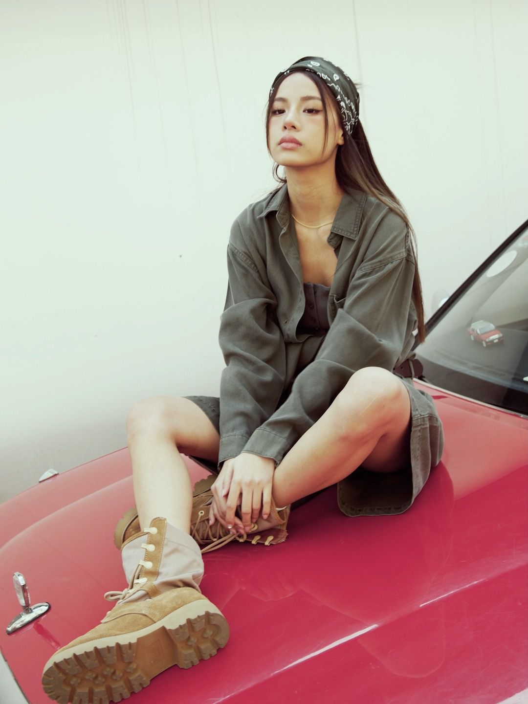 牛仔面料 衬衫领 巧克力棕色 烟熏橄榄色 巧克力色 基础扣饰  - VALI鞋履AI设计主图