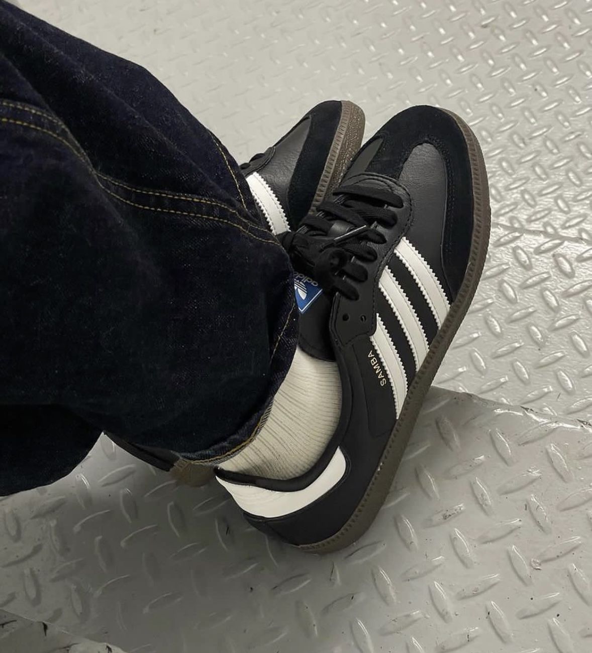 平底 圆头 低帮 系带 深口鞋 皮革  - VALI鞋履AI设计主图