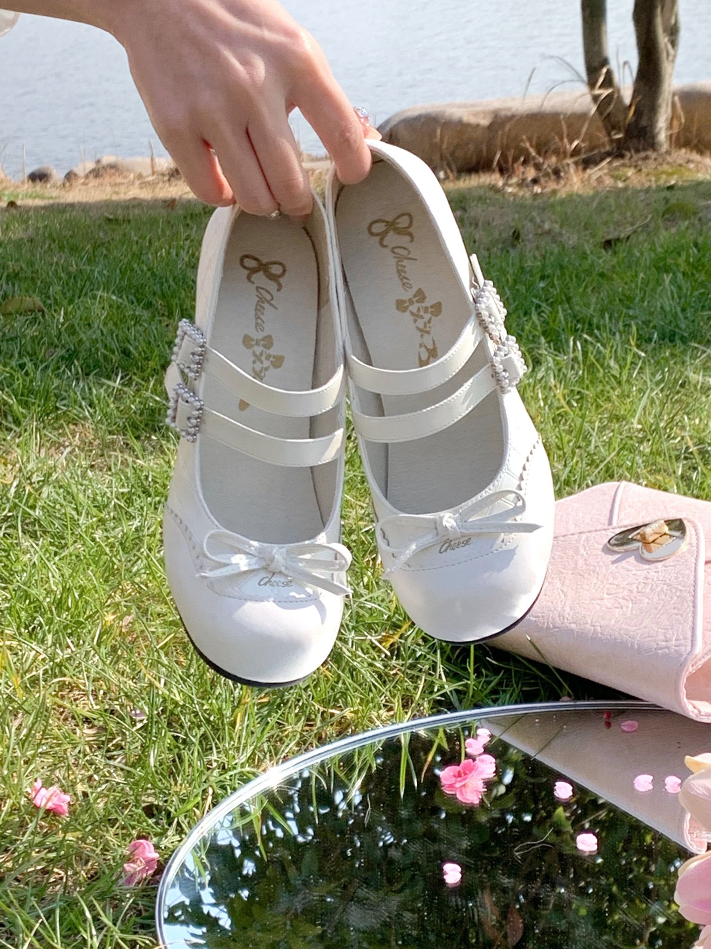 圆头 低帮 袢扣 中口鞋 皮革  - VALI鞋履AI设计主图