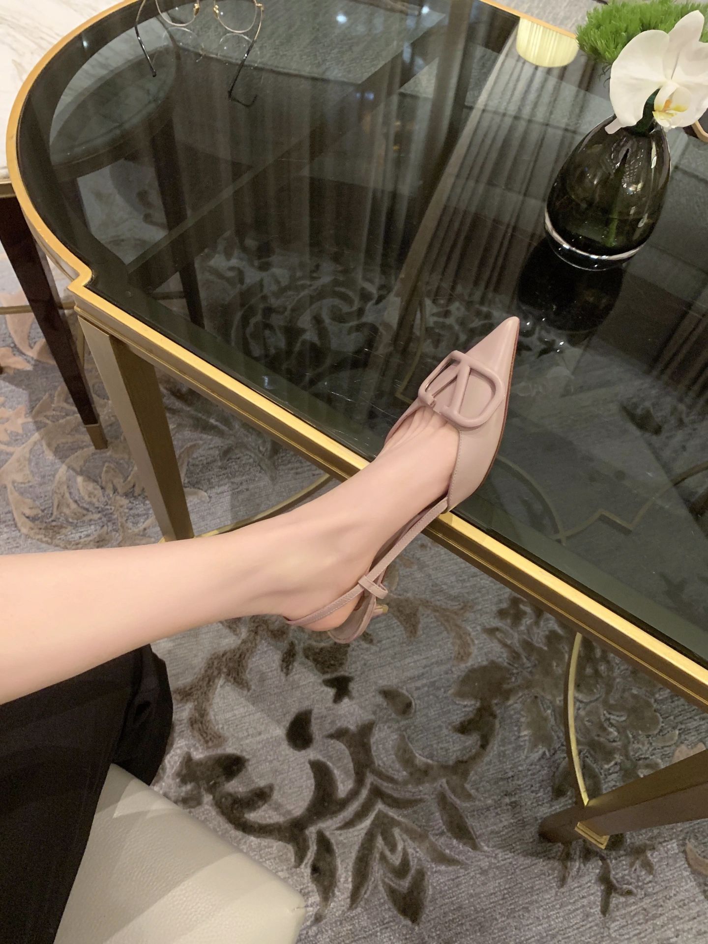 细跟 低跟 尖头 低帮 袢扣 浅口鞋  - VALI鞋履AI设计主图