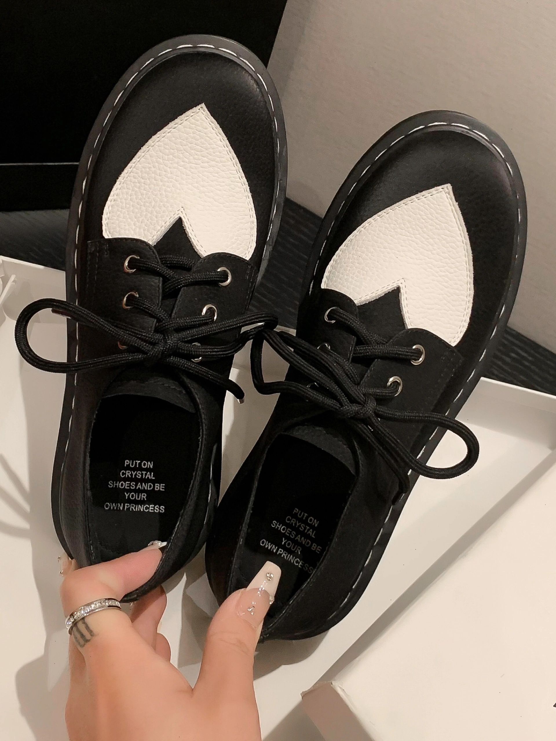 圆头 低帮 系带 深口鞋  - VALI鞋履AI设计主图