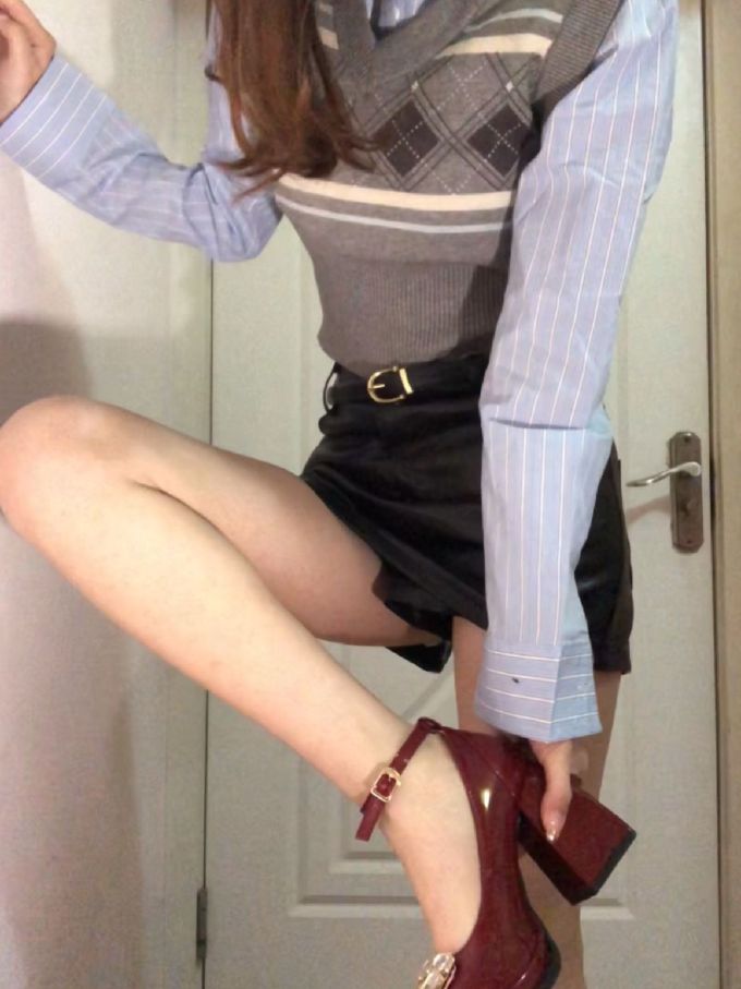 粗跟 中跟 低帮 袢扣 中口鞋 皮革 