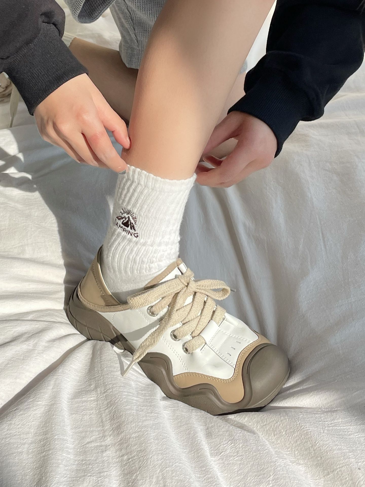 平底 圆头 低帮 系带 深口鞋 皮革  - VALI鞋履AI设计主图