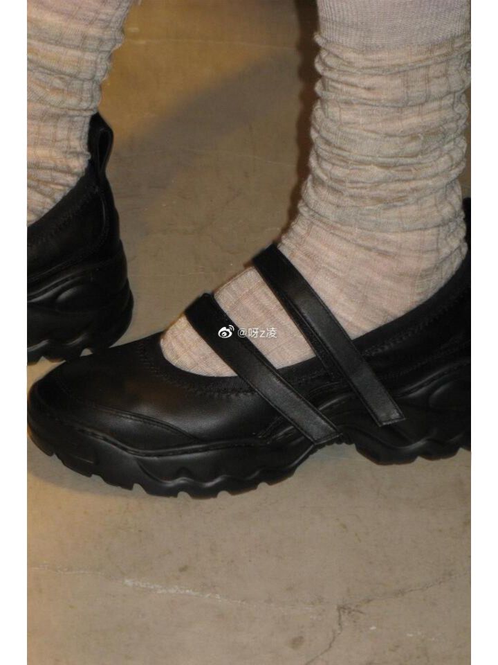 方头 低帮 松紧带 中口鞋 皮革  - VALI鞋履AI设计主图