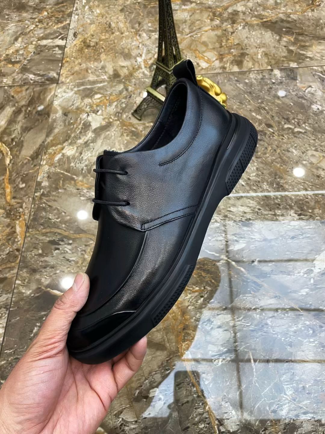 平底 圆头 低帮 松紧带 深口鞋 皮革  - VALI鞋履AI设计主图