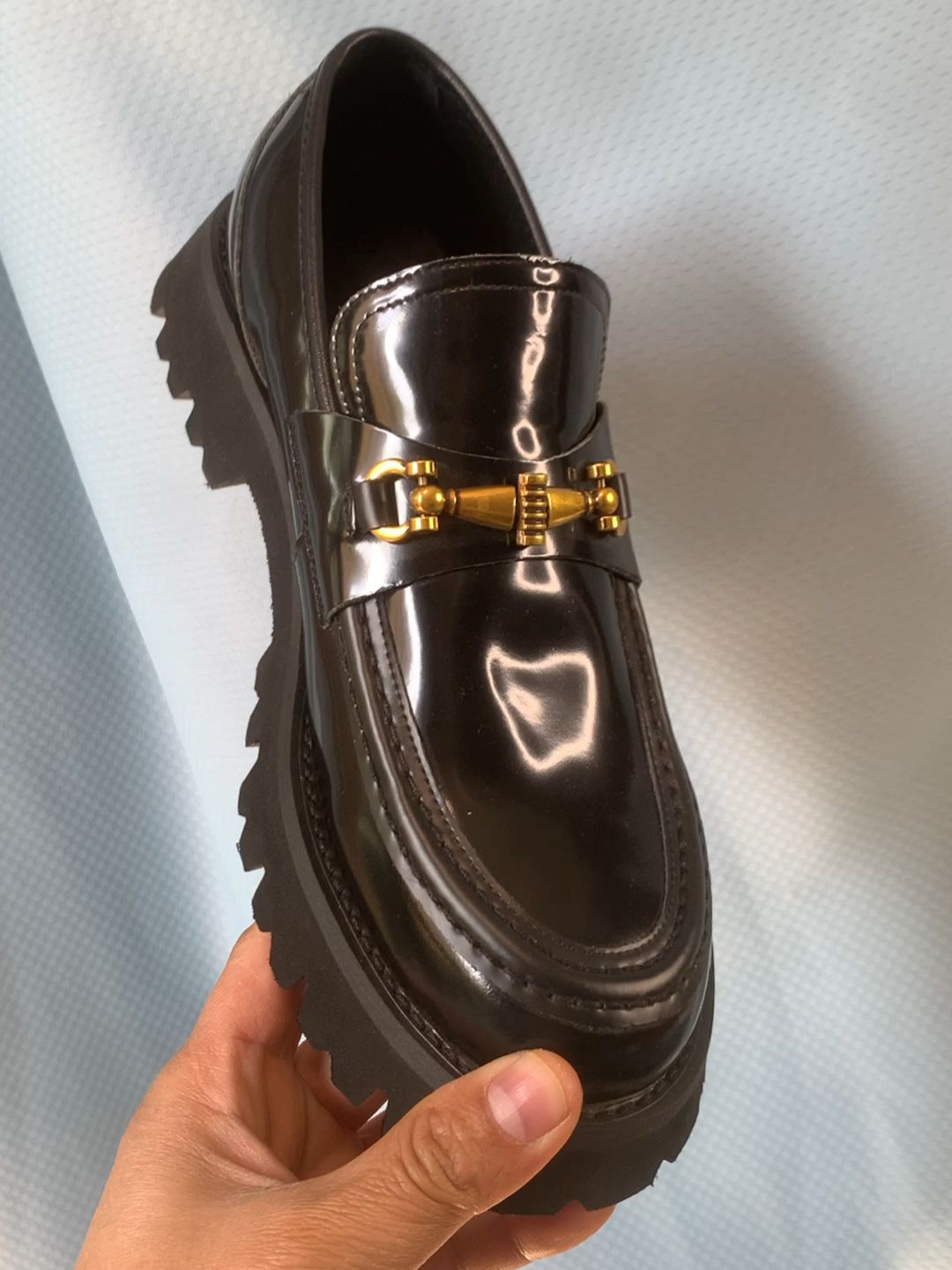 粗跟 低跟 圆头 低帮 袢扣 深口鞋 皮革  - VALI鞋履AI设计主图