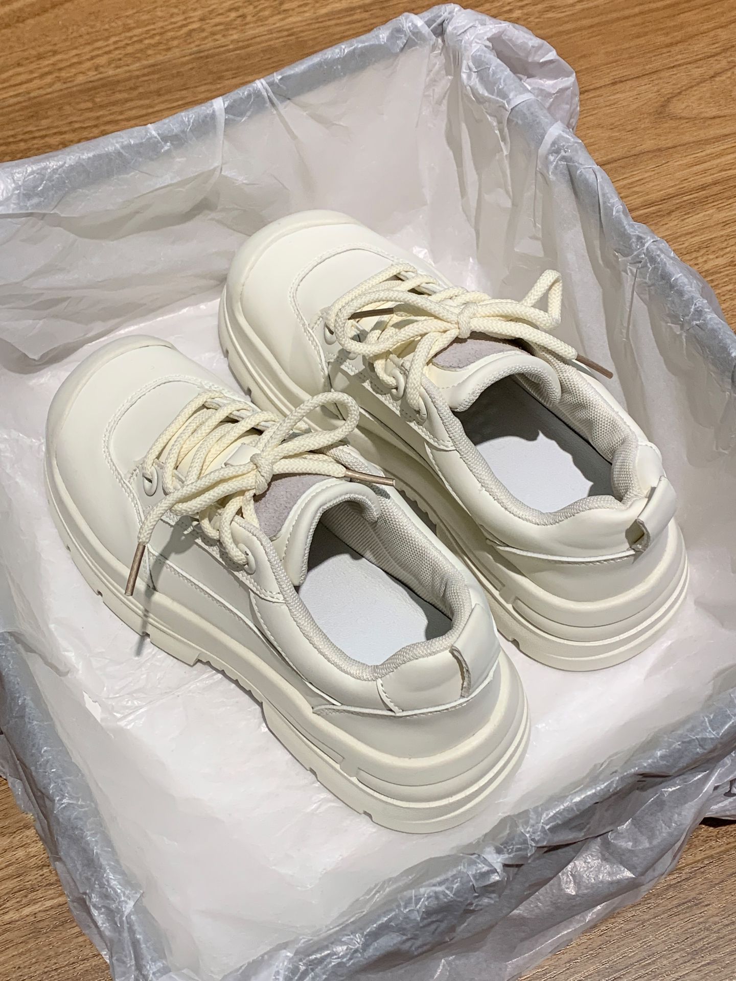 厚底 圆头 低帮 系带 深口鞋 皮革  - VALI鞋履AI设计主图