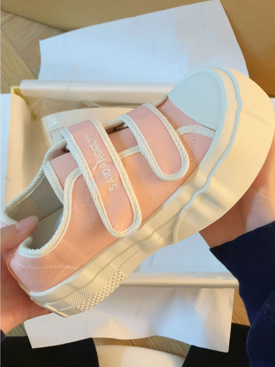 厚底 圆头 低帮 魔术贴 深口鞋  - VALI鞋履AI设计主图