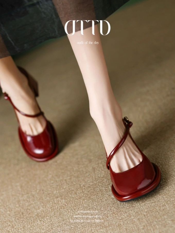 方头 袢扣 浅口鞋 皮革 