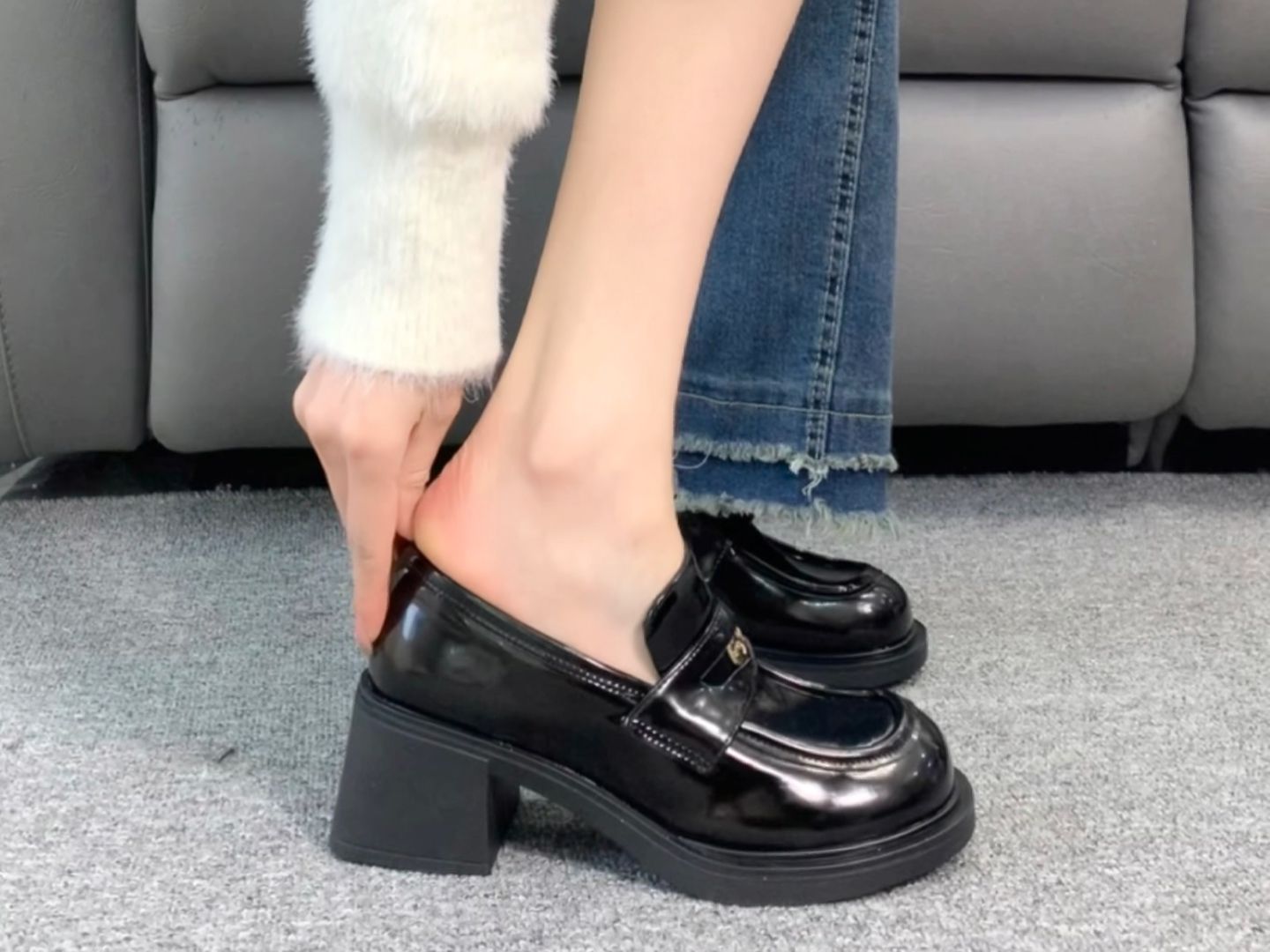 粗跟 中跟 圆头 低帮 一脚蹬 深口鞋 皮革  - VALI鞋履AI设计主图