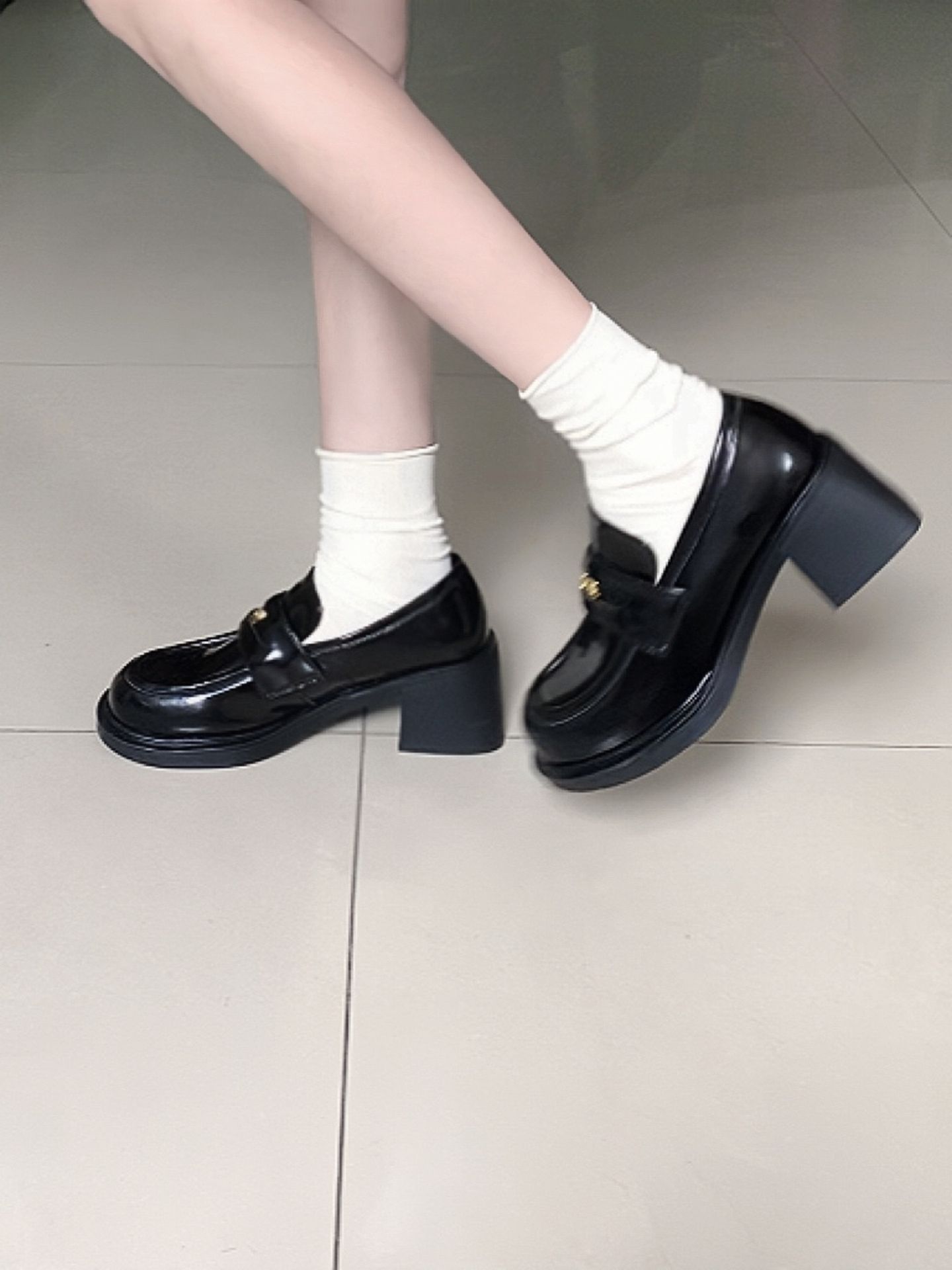 粗跟 中跟 圆头 低帮 一脚蹬 深口鞋 皮革  - VALI鞋履AI设计主图