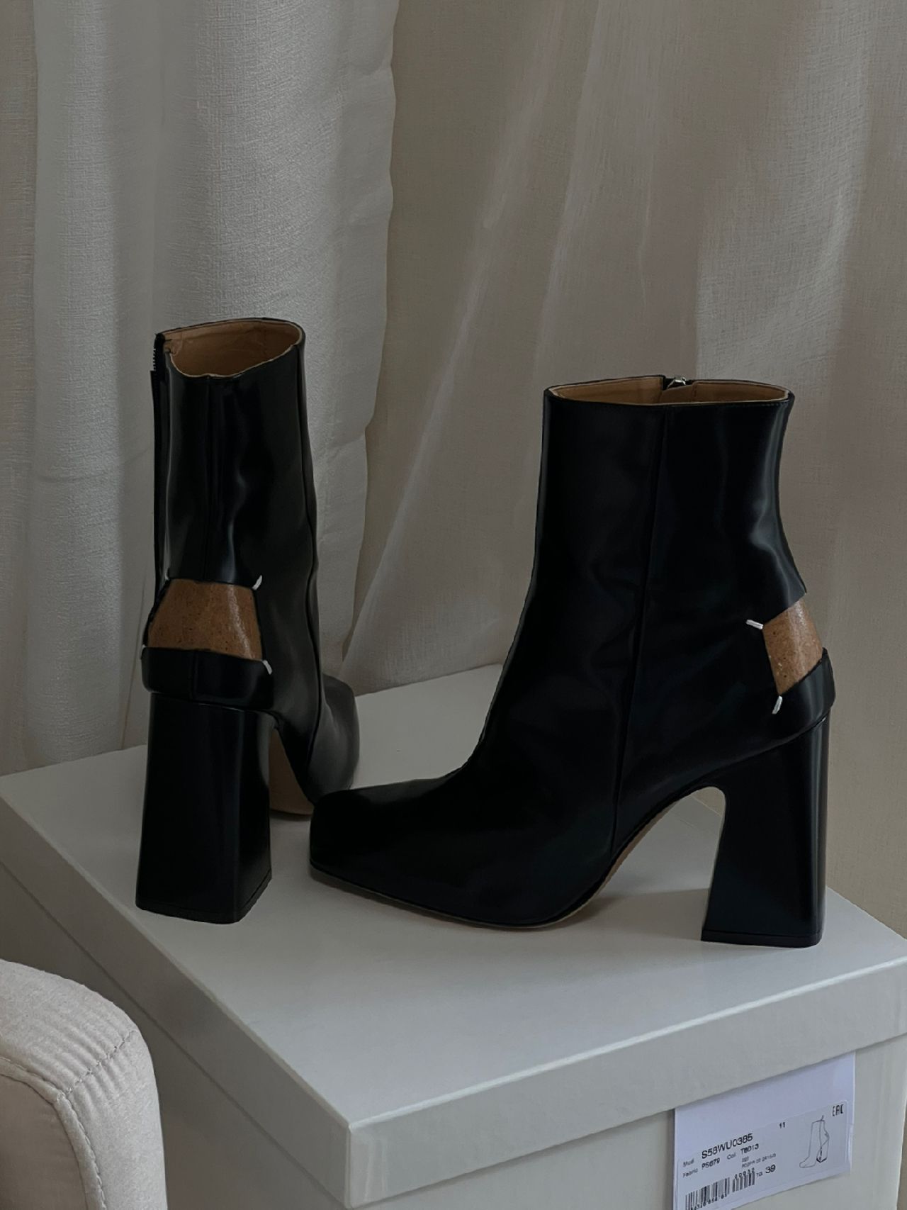 粗跟 高跟 低筒 皮革  - VALI鞋履AI设计主图