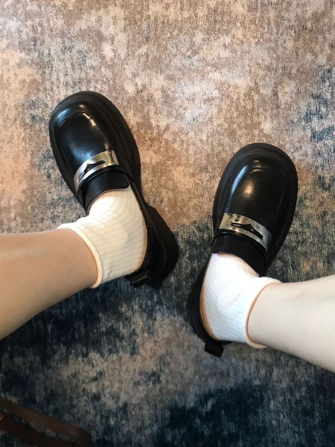 圆头 低帮 插扣 深口鞋 皮革 