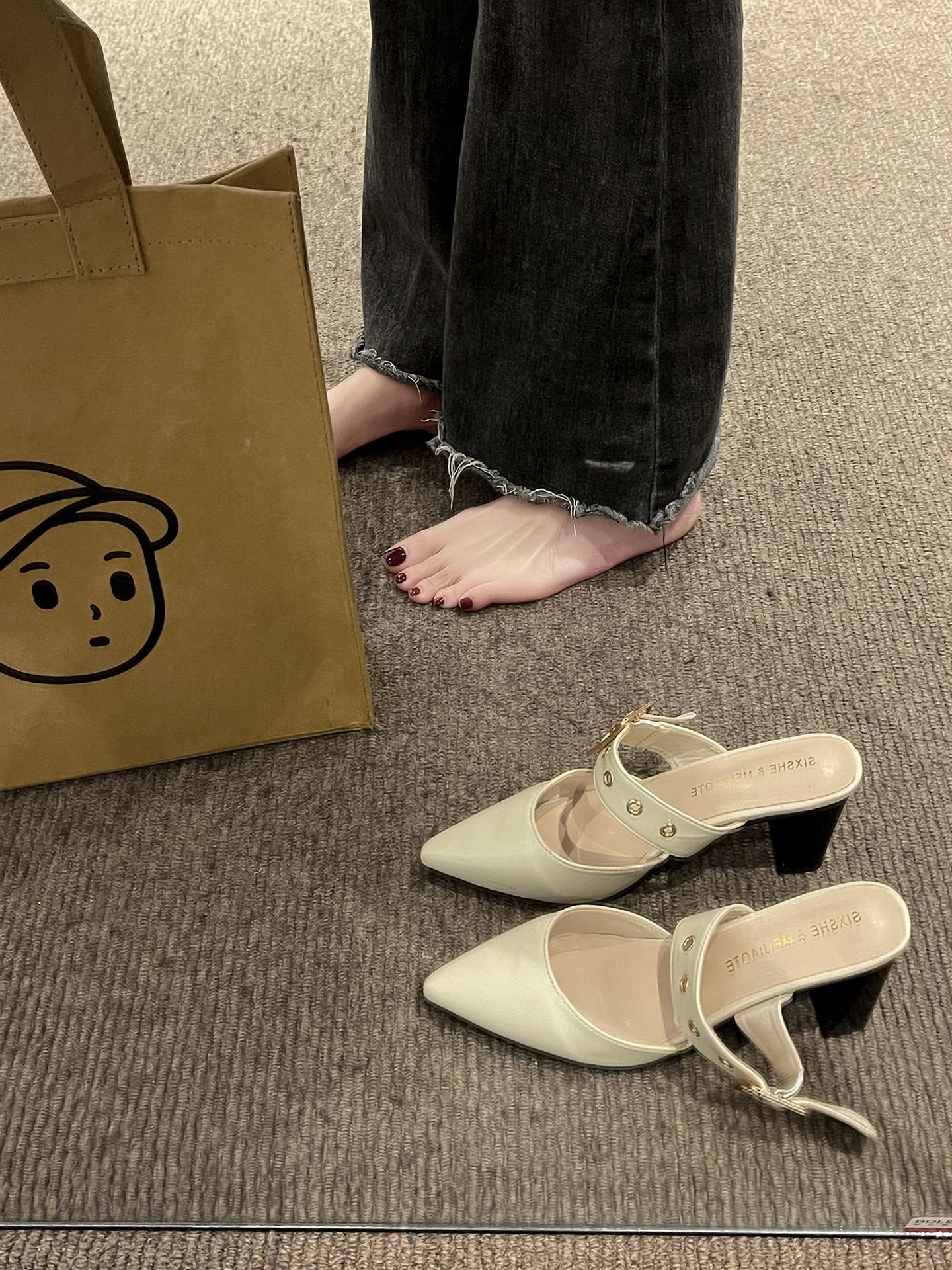 中跟 尖头 皮革  - VALI鞋履AI设计主图