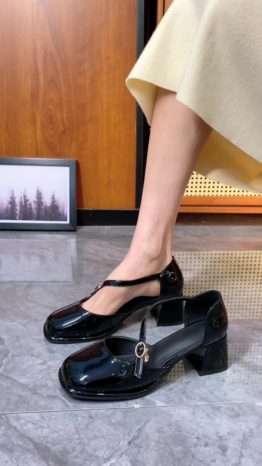 粗跟 中跟 方头 低帮 袢扣 中口鞋 皮革  - VALI鞋履AI设计主图