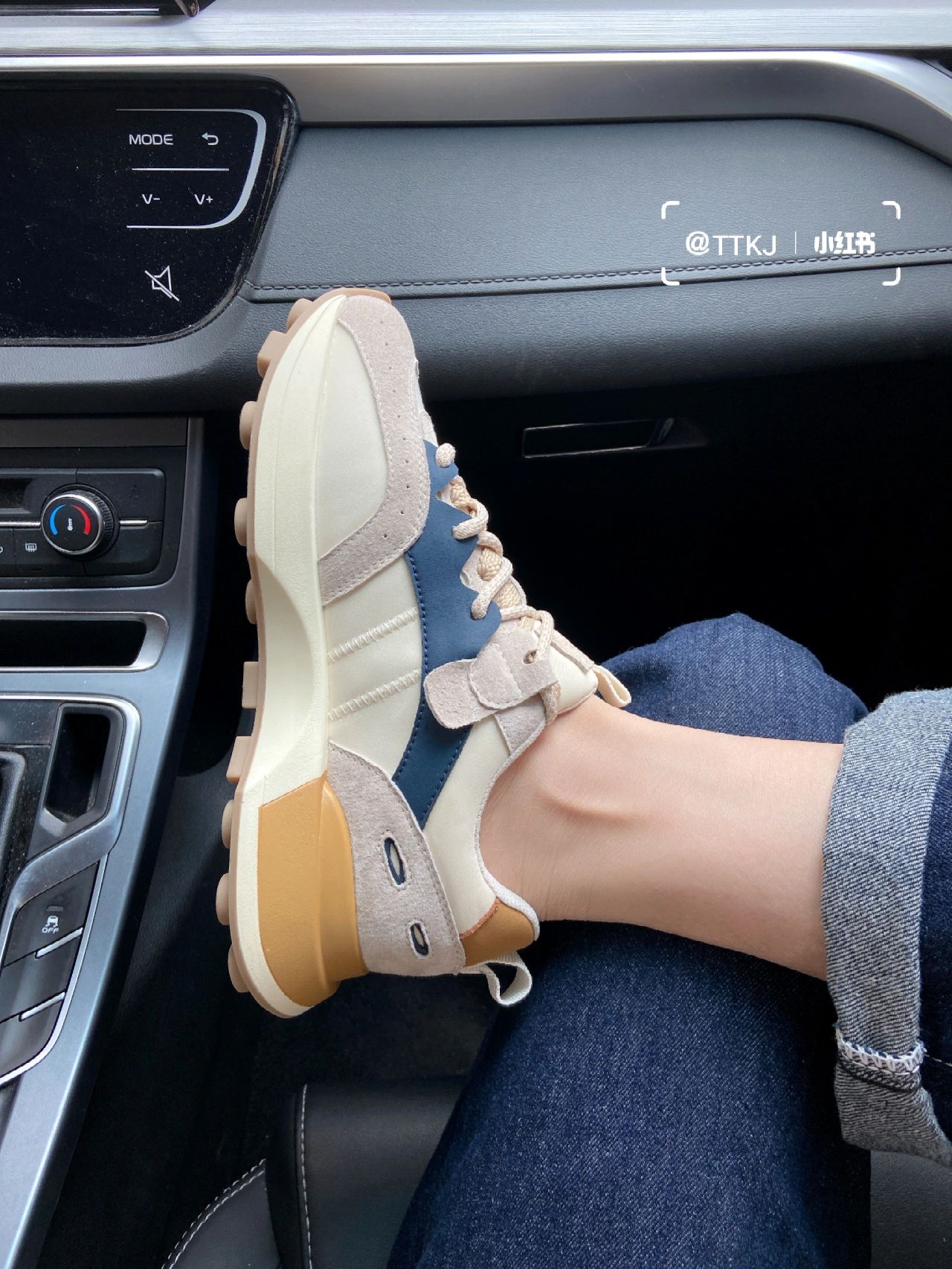 厚底 圆头 低帮 系带 深口鞋  - VALI鞋履AI设计主图