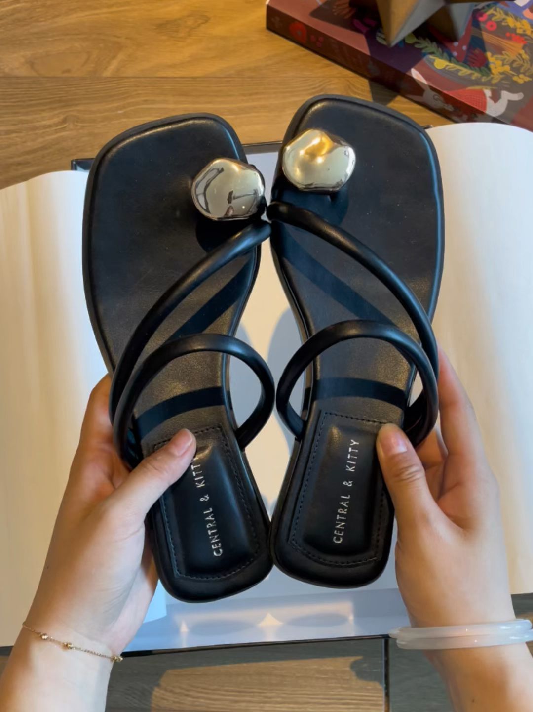  - VALI鞋履AI设计主图