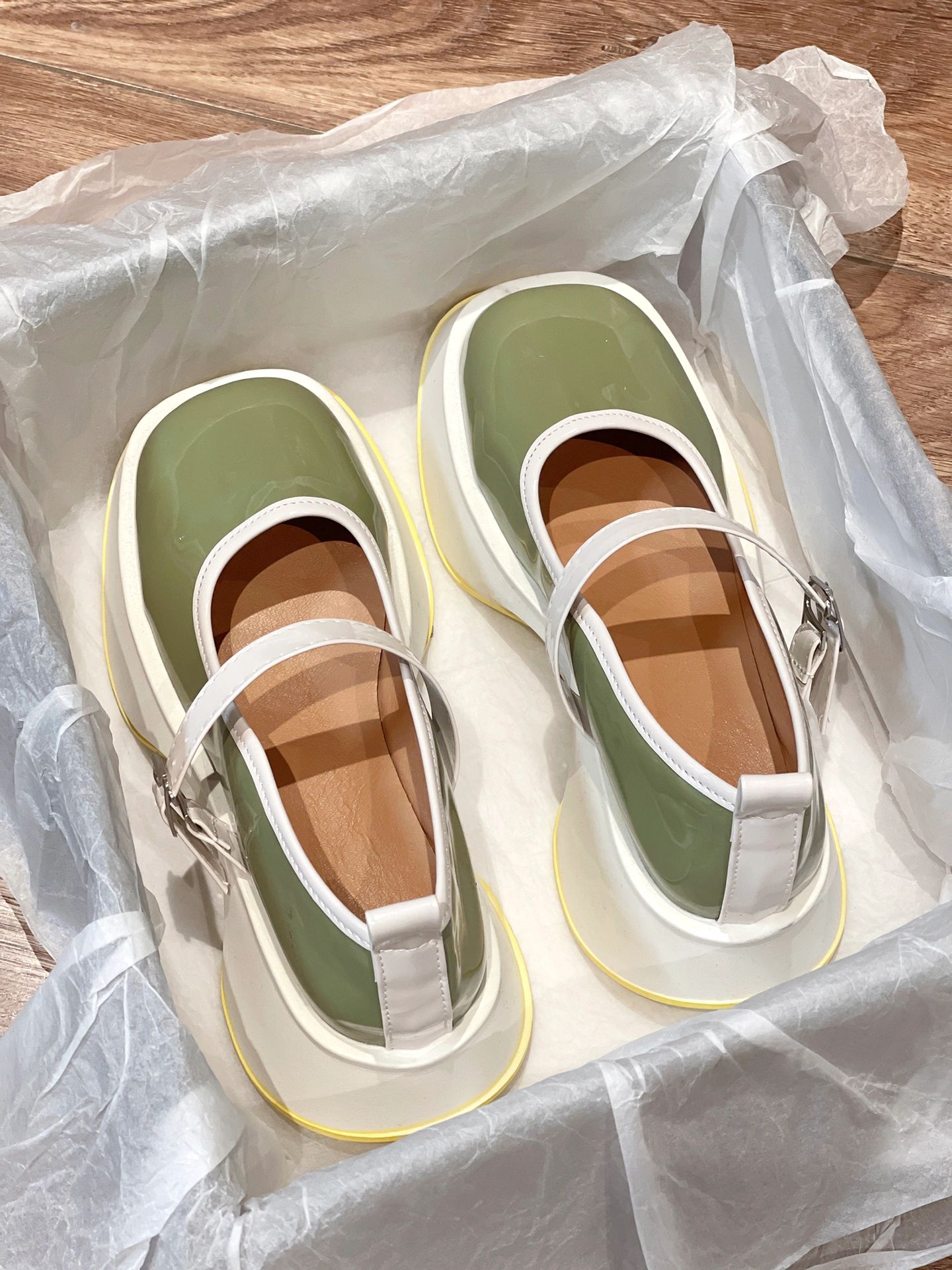 圆头 低帮 袢扣 浅口鞋 皮革  - VALI鞋履AI设计主图