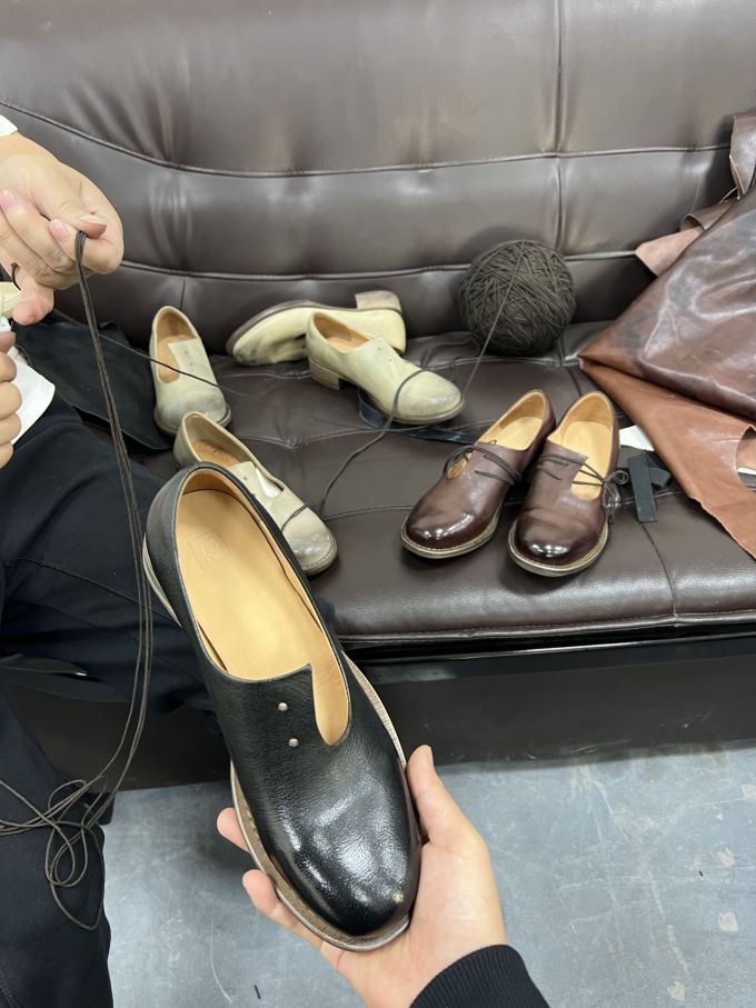 圆头 低帮 袢扣 中口鞋 皮革 