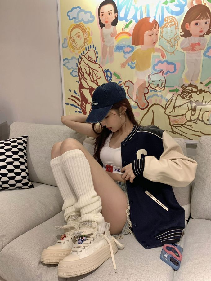 棒球领 撞色/渐变 拼接 边缘装饰 夜蓝色 基础扣饰 