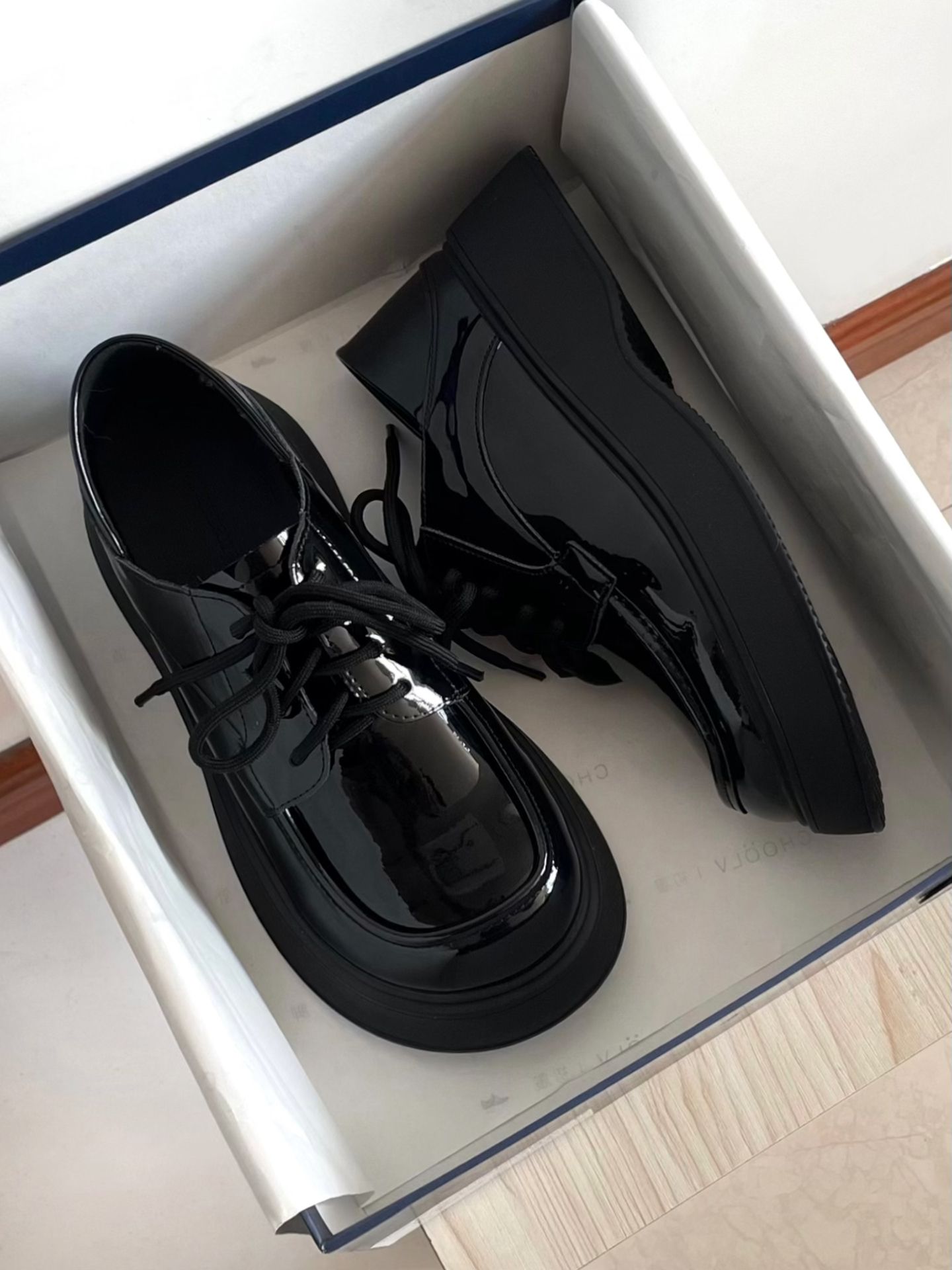 厚底 低帮 魔术贴 深口鞋 皮革  - VALI鞋履AI设计主图