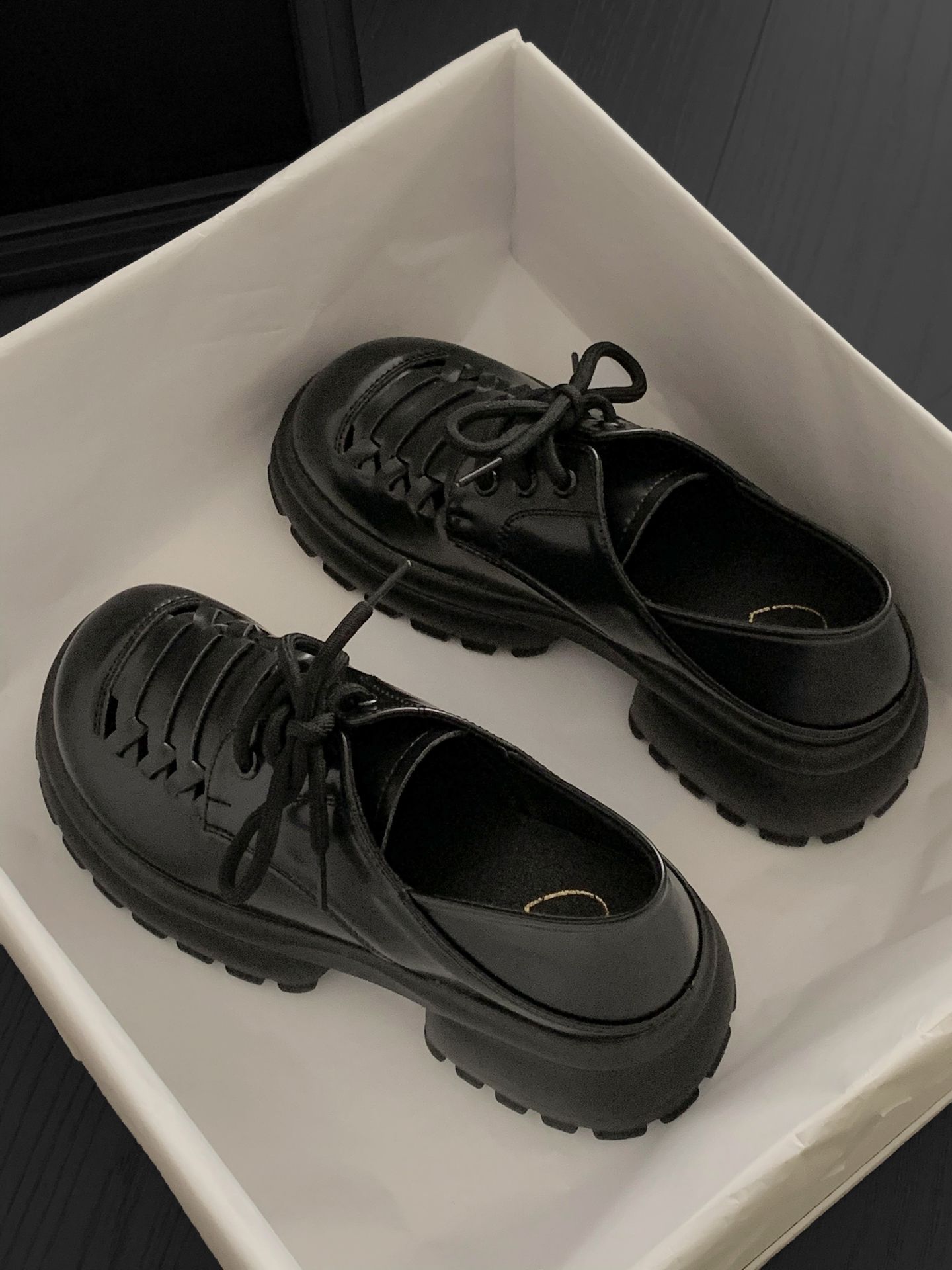 粗跟 中跟 圆头 低帮 系带 深口鞋 皮革  - VALI鞋履AI设计主图