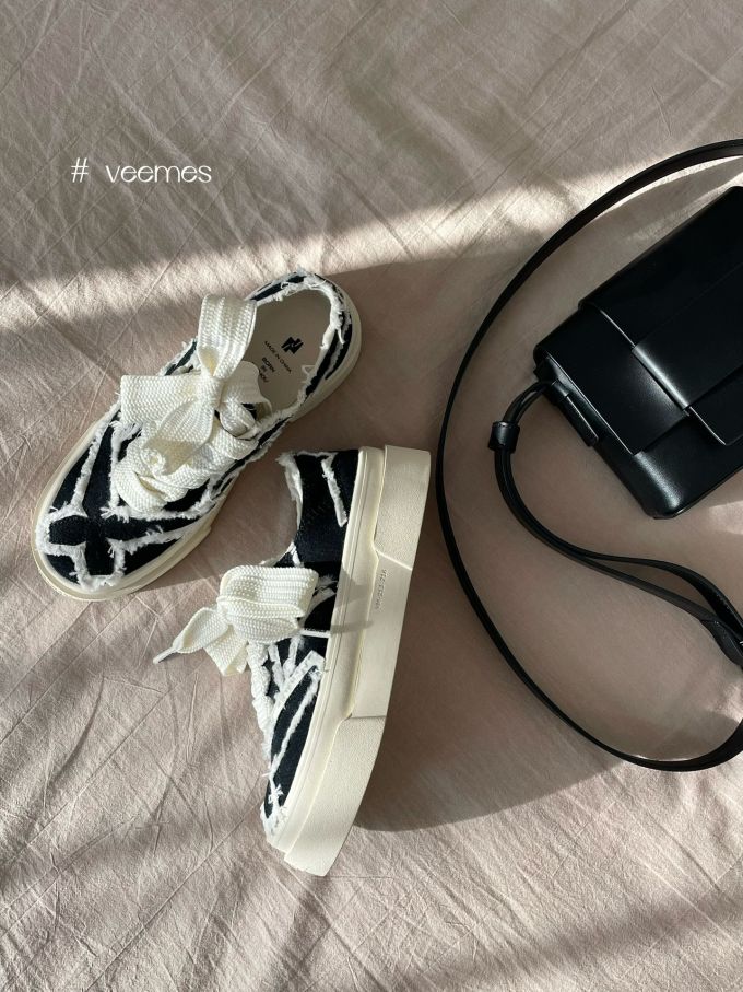 圆头 袢扣 深口鞋 