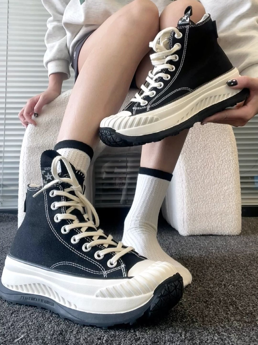 平底 圆头 高帮 系带 深口鞋  - VALI鞋履AI设计主图