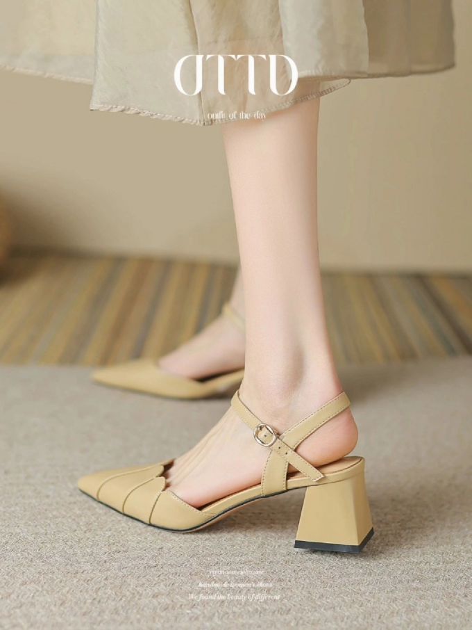 中跟 袢扣 皮革 