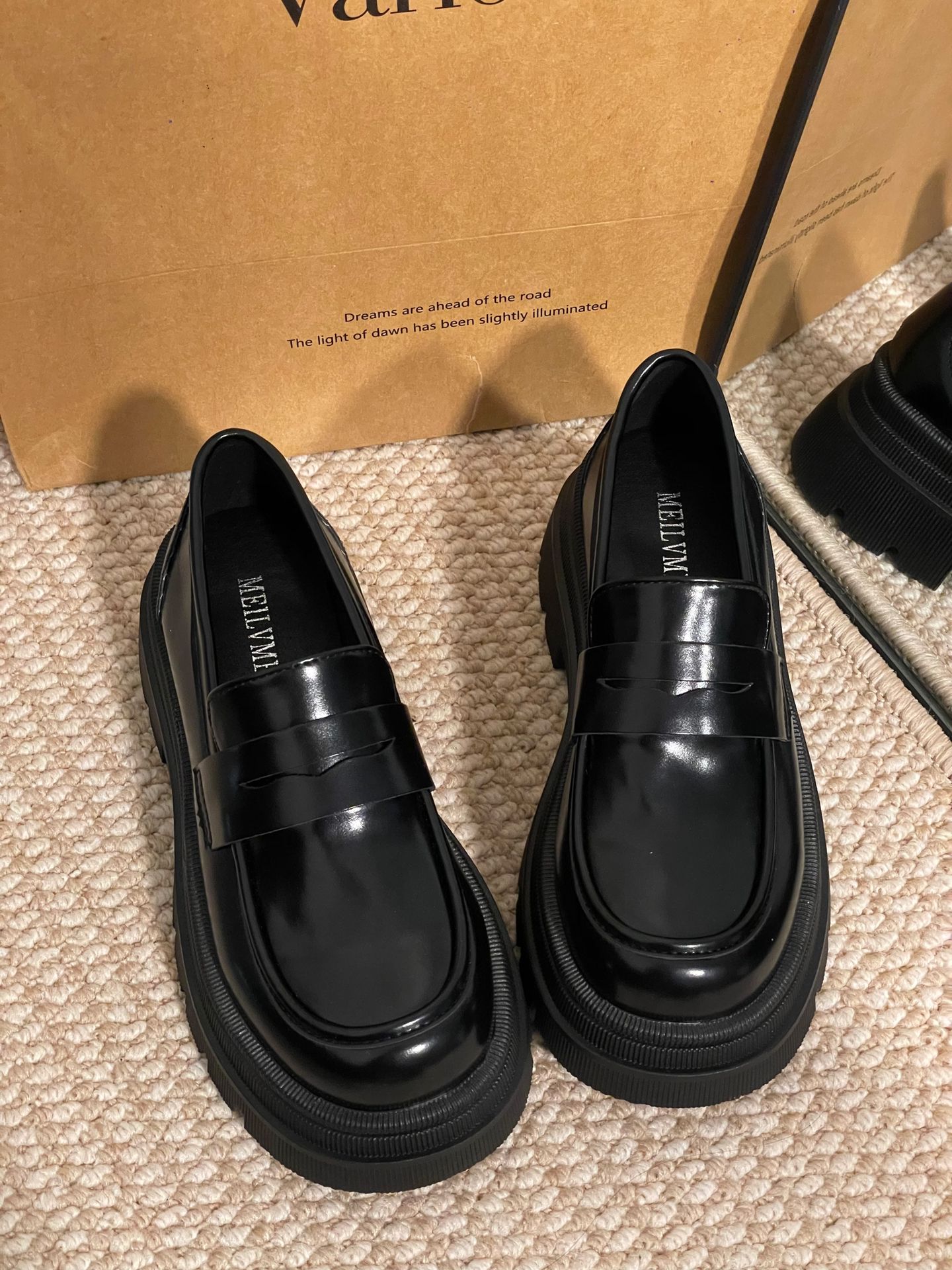 圆头 一脚蹬 深口鞋 皮革  - VALI鞋履AI设计主图