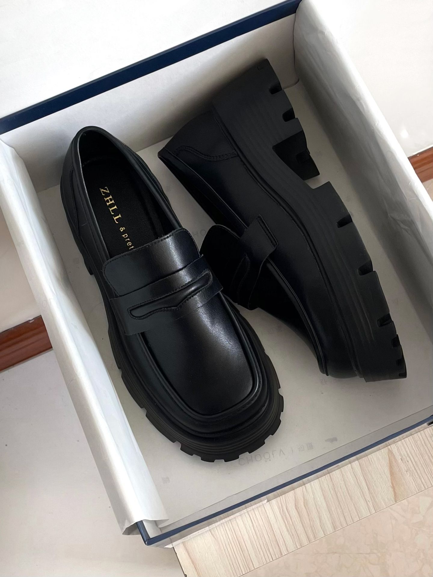 圆头 低帮 一脚蹬 深口鞋 皮革  - VALI鞋履AI设计主图