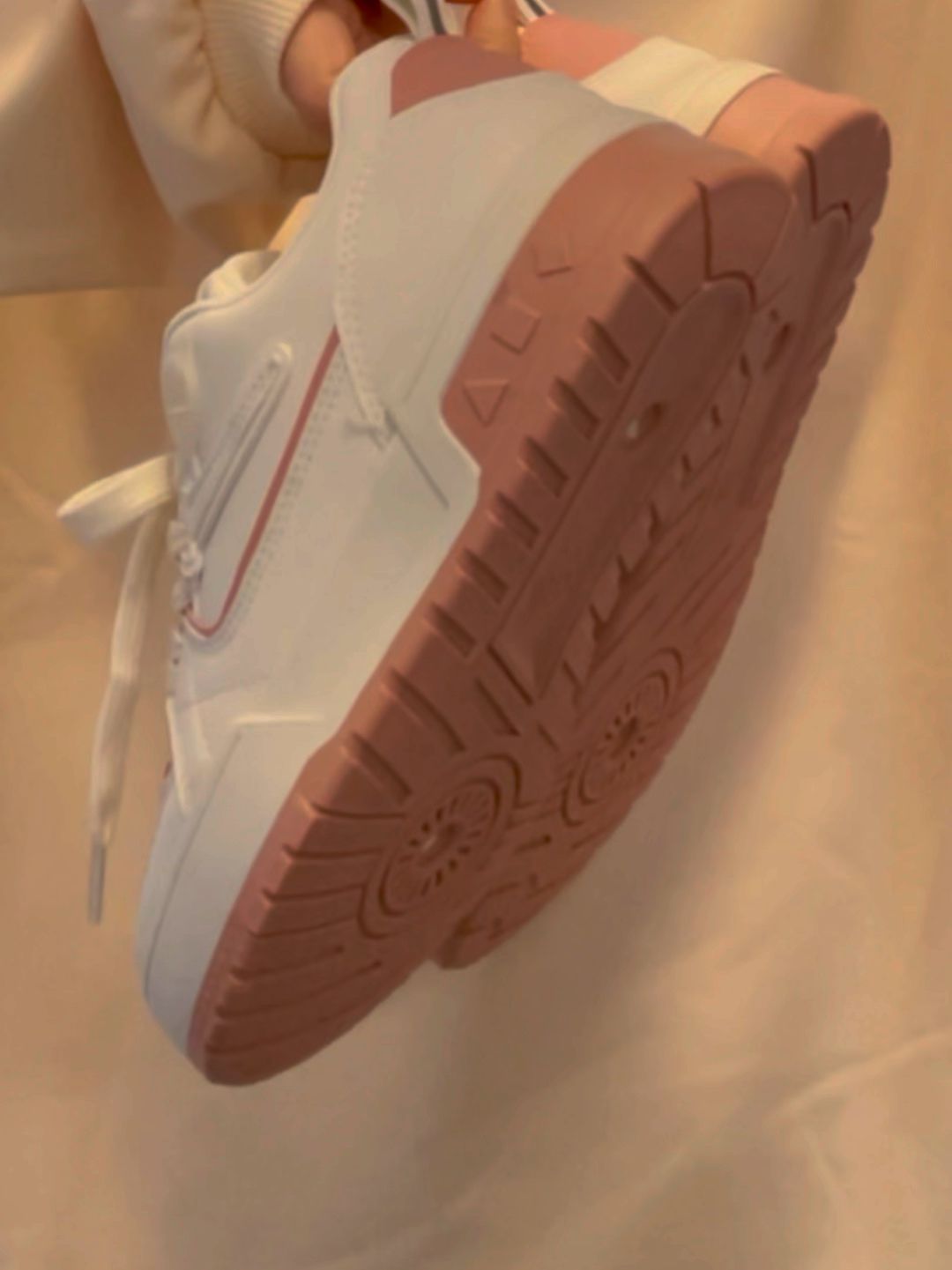 厚底 圆头 中帮 魔术贴 深口鞋 皮革  - VALI鞋履AI设计主图