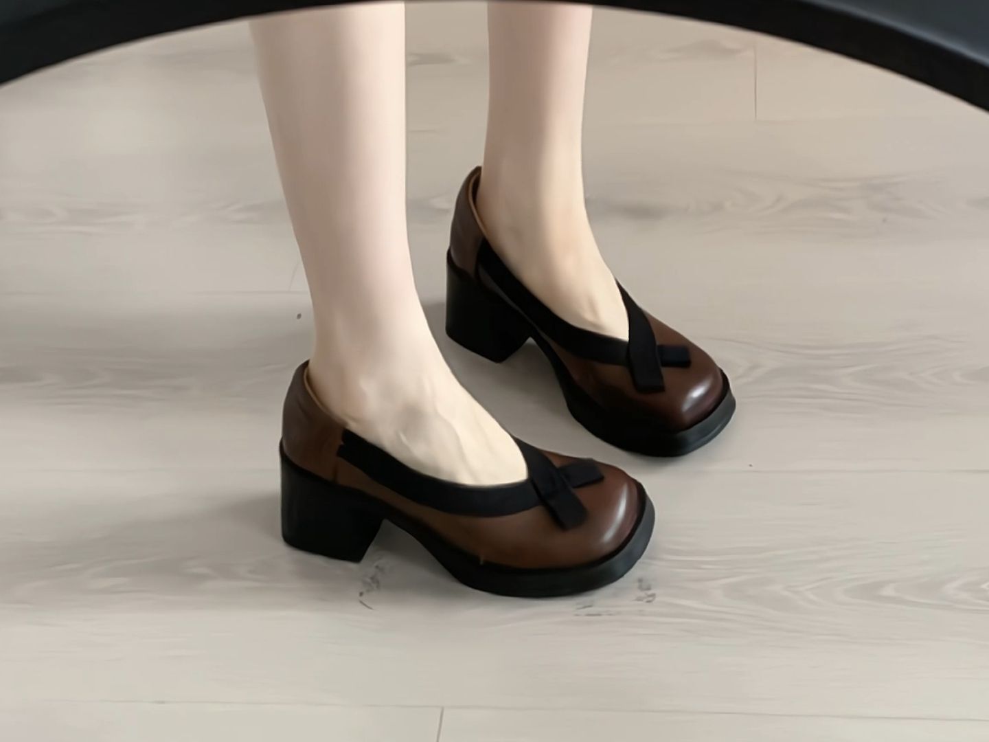 粗跟 中跟 圆头 低帮 中口鞋 皮革  - VALI鞋履AI设计主图