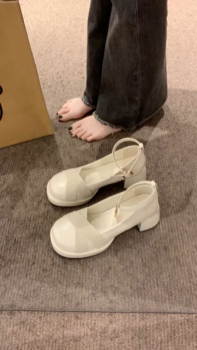 中跟 圆头 低帮 袢扣 中口鞋 