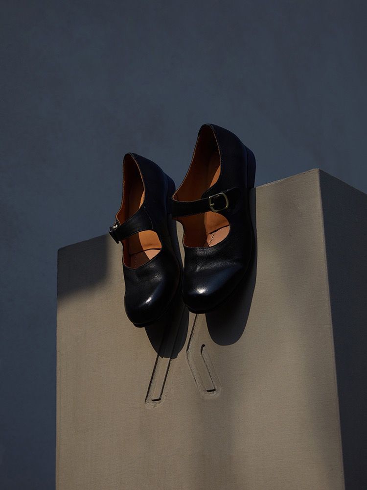 粗跟 中跟 圆头 低帮 袢扣 中口鞋 皮革  - VALI鞋履AI设计主图