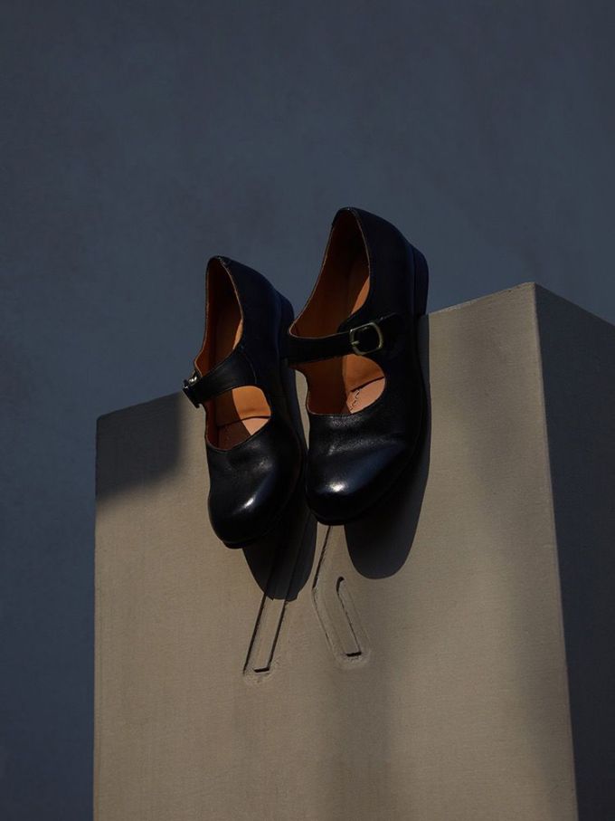 粗跟 中跟 圆头 低帮 袢扣 中口鞋 皮革 