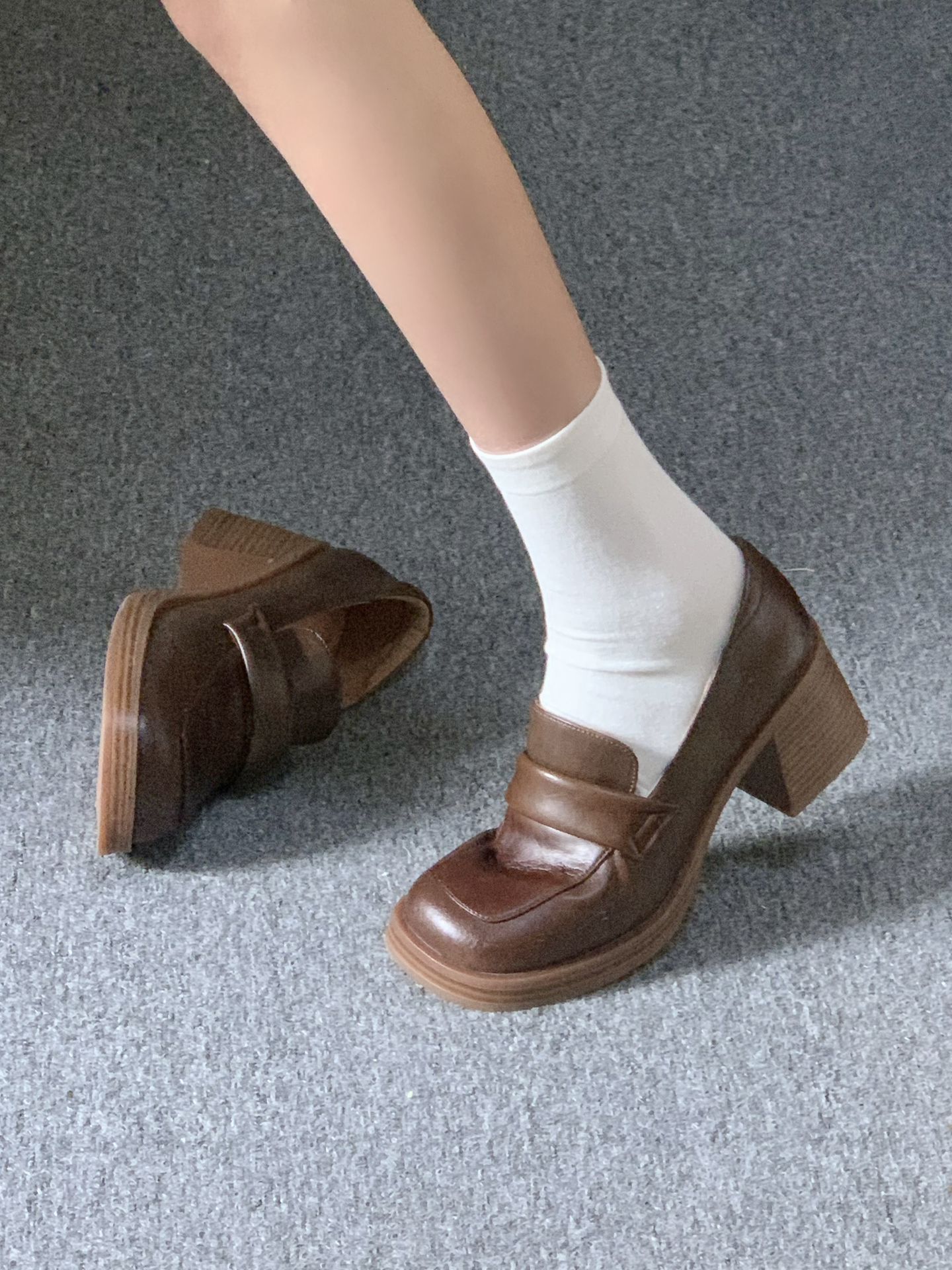 粗跟 中跟 圆头 低帮 中口鞋 皮革  - VALI鞋履AI设计主图