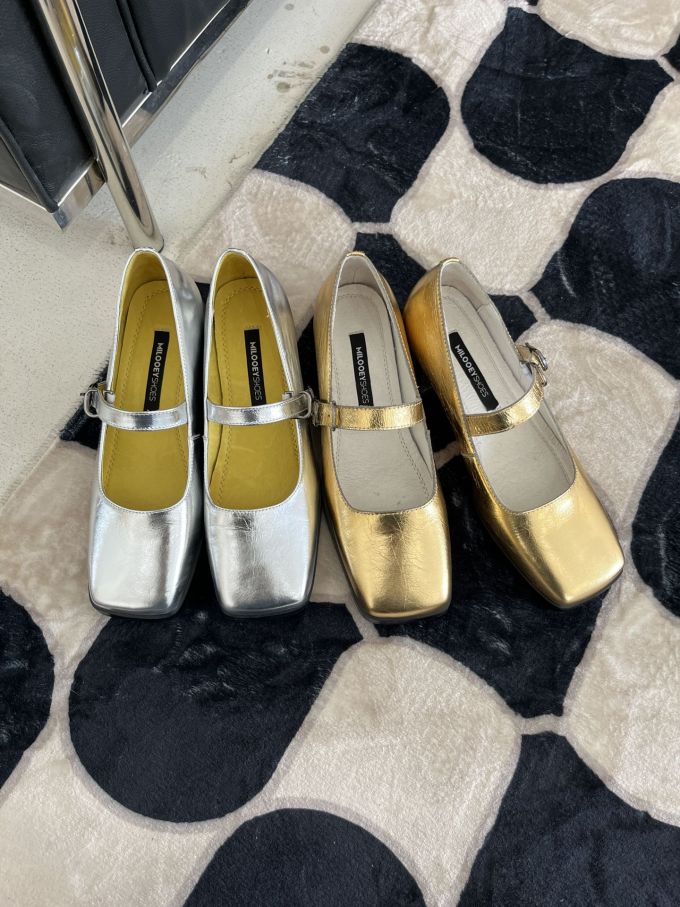 方头 低帮 袢扣 中口鞋 皮革 