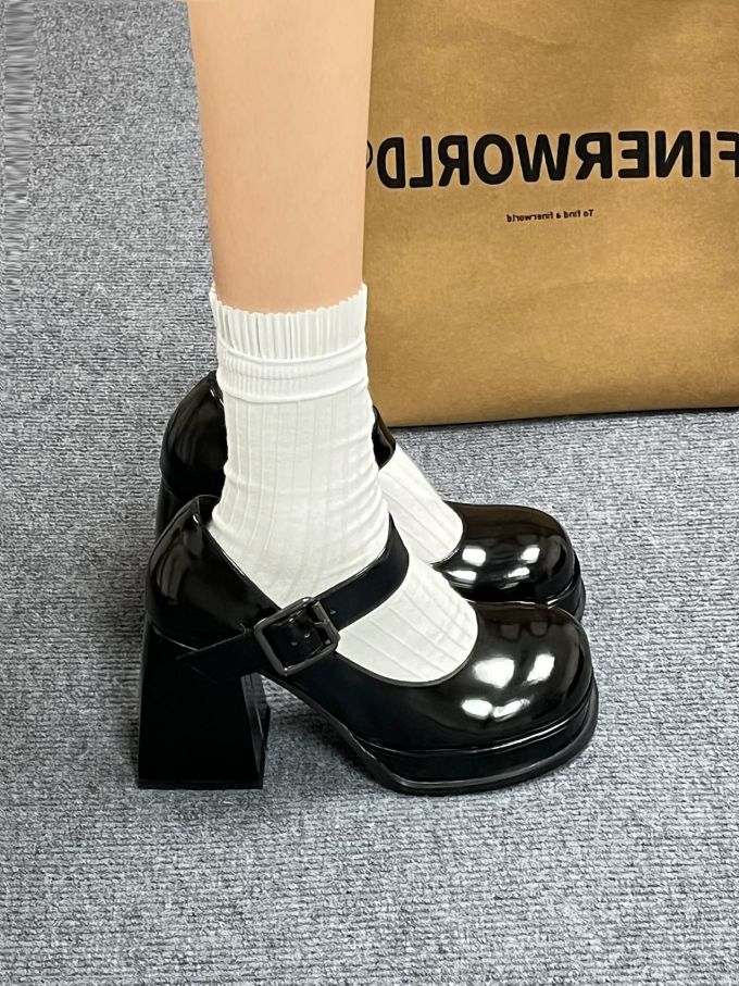 粗跟 中跟 圆头 低帮 袢扣 中口鞋 皮革 