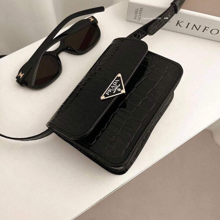  - VALI鞋履AI设计主图