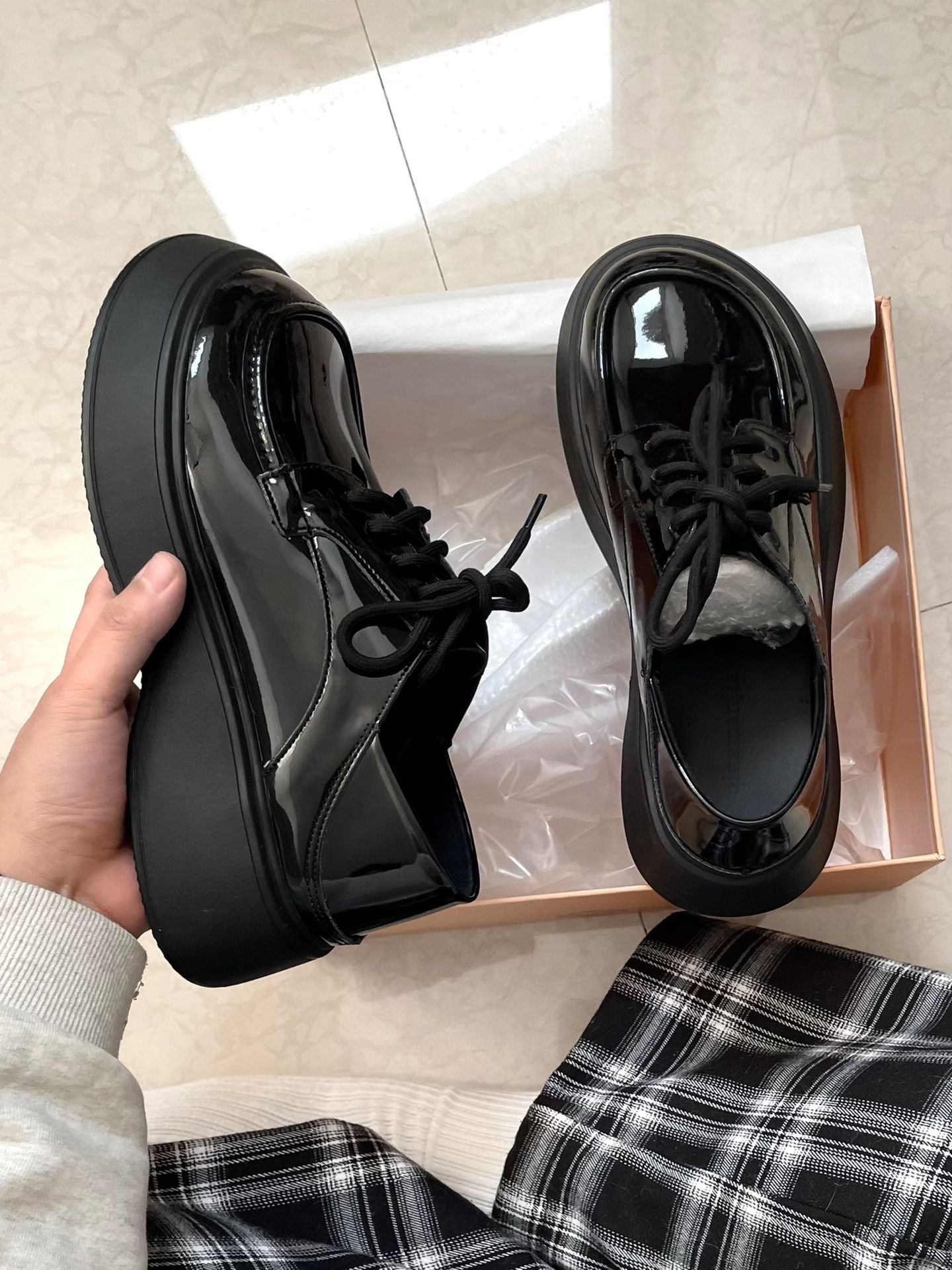 厚底 圆头 低帮 系带 深口鞋 皮革  - VALI鞋履AI设计主图