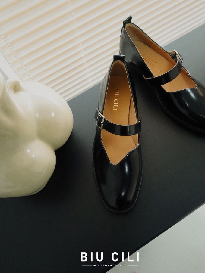 圆头 低帮 袢扣 中口鞋 皮革 