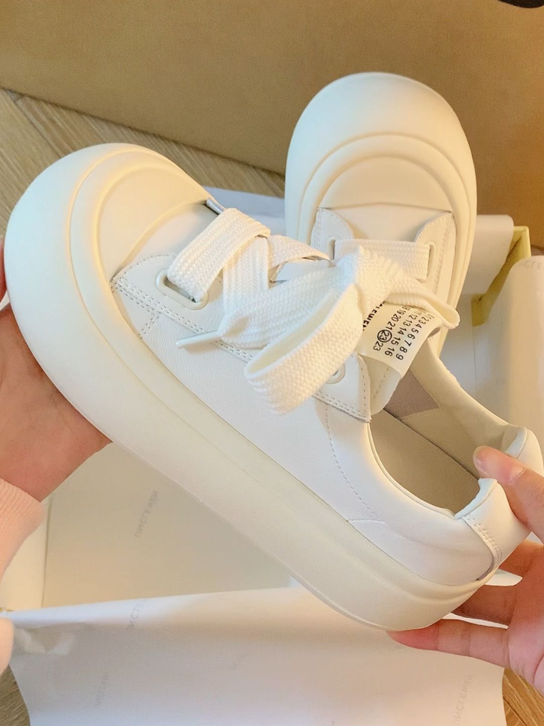 厚底 圆头 低帮 魔术贴 深口鞋  - VALI鞋履AI设计主图