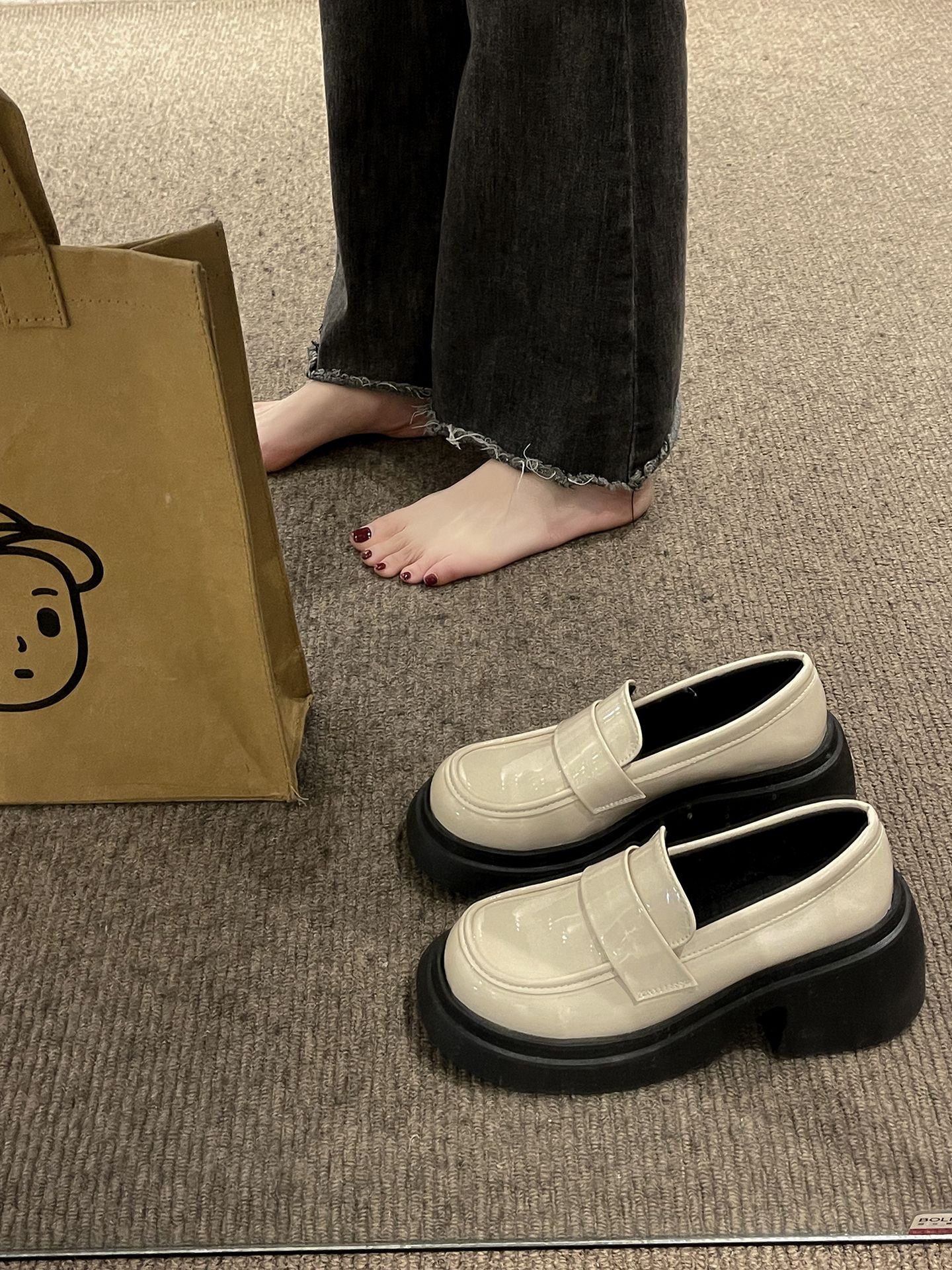 粗跟 中跟 圆头 低帮 一脚蹬 深口鞋 皮革  - VALI鞋履AI设计主图